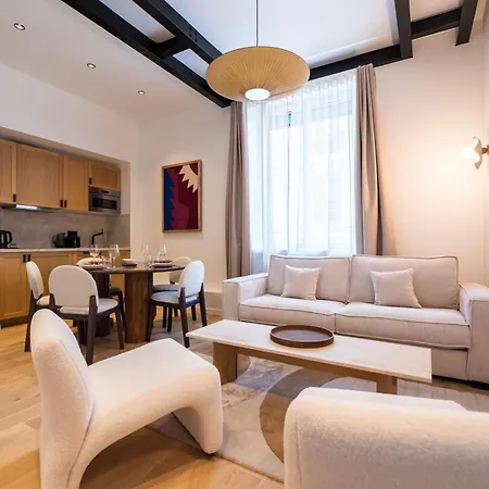 Chic Flat In Center